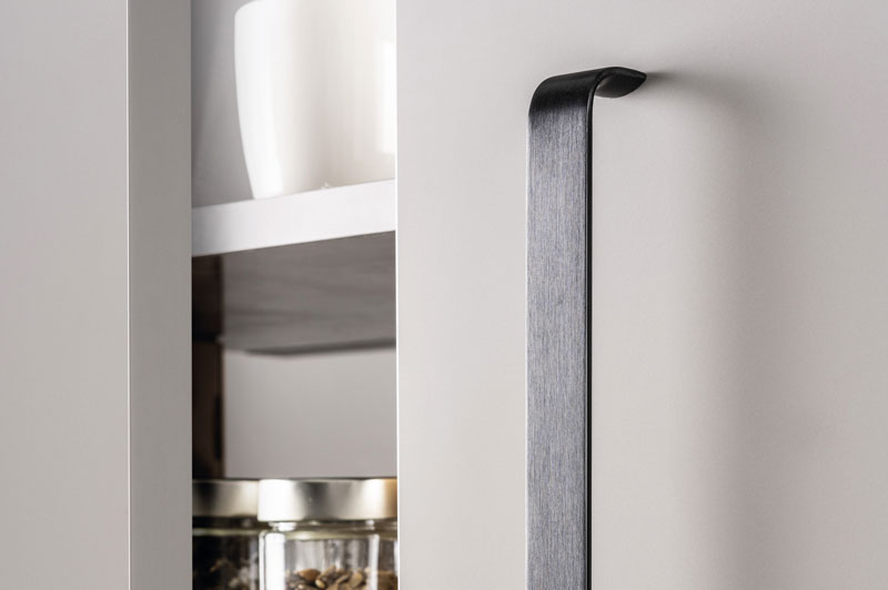 Sense-long-handle-for-kitchens-bedrooms-offices-and-bathrooms.-Tirador-Sense-long-para-cocinas-habitaciones-oficinas-y-baños-by-Viefe-0
