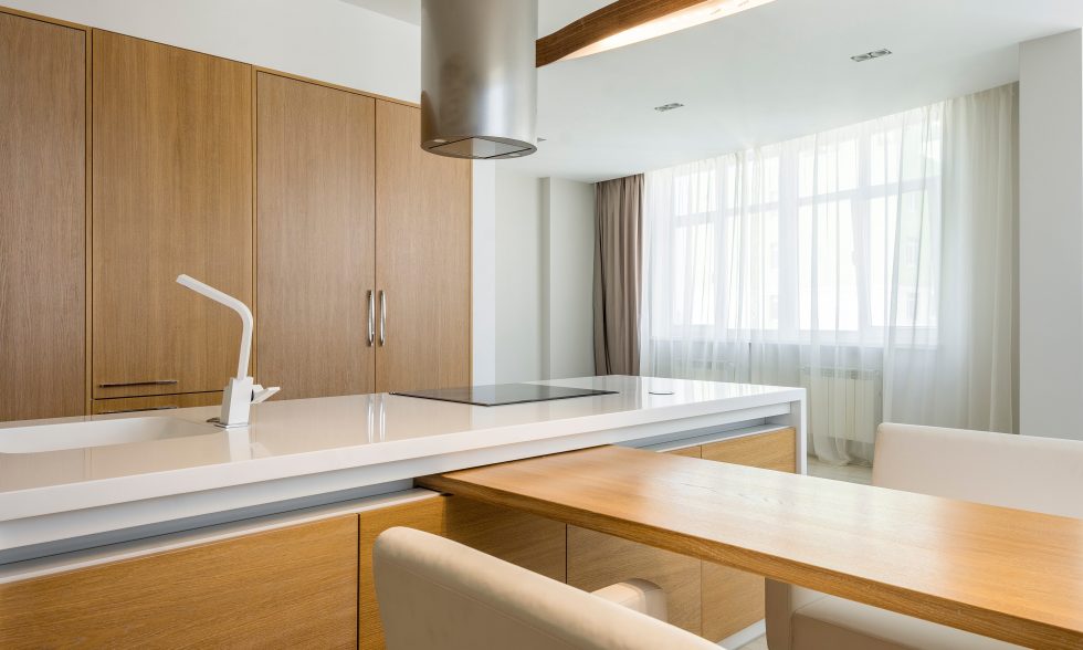 Cocina madera fresca en verano