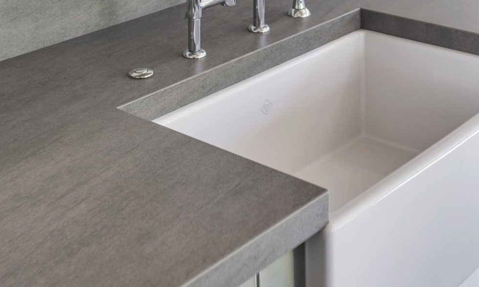 ENCIMERA GRIS CON ESQUINA